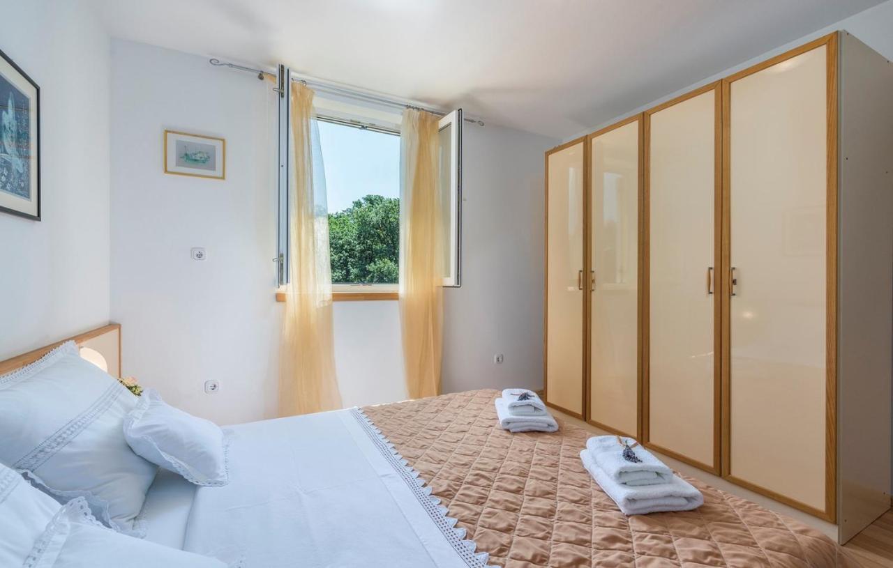 Apartment Nensi Porec Exterior photo